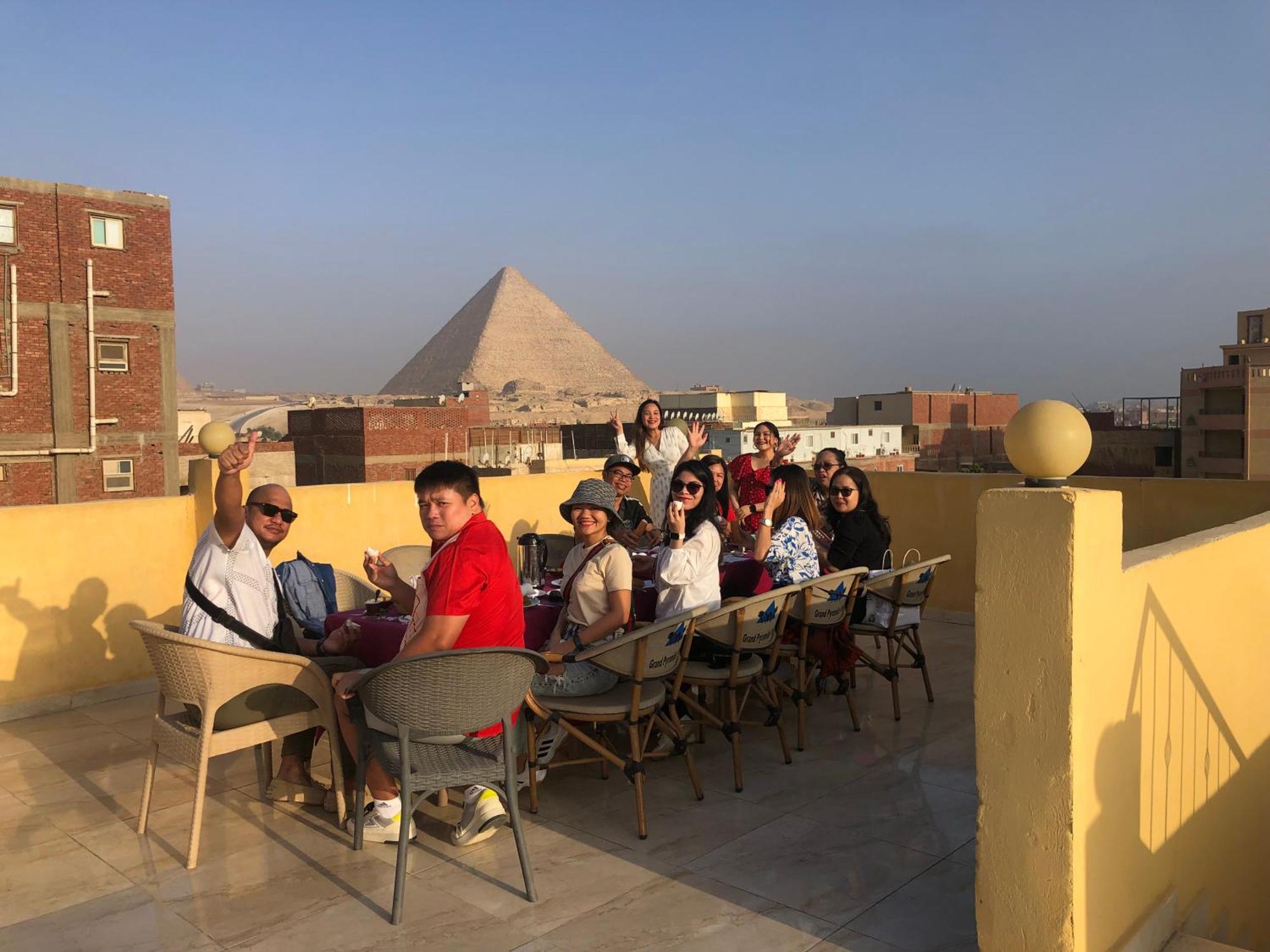 Grand Pyramid View Hotel Kafret el-Gabal Exteriör bild