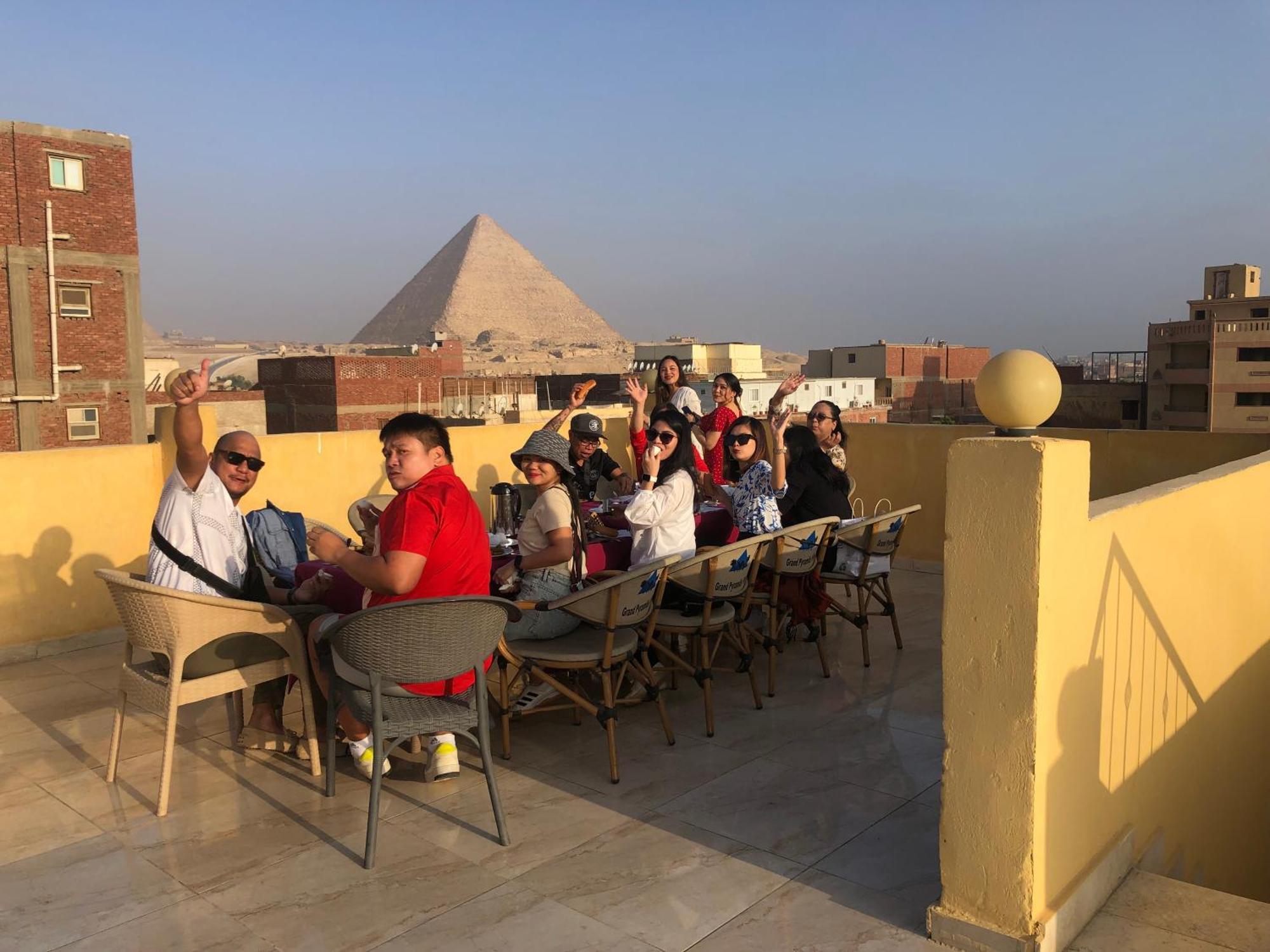 Grand Pyramid View Hotel Kafret el-Gabal Exteriör bild